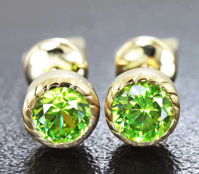 Золото Пусеты с демантоидами гранатами