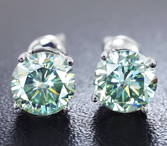 Золото Пусеты с пастельно-зелеными муассанитами