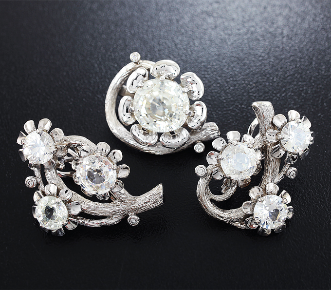 Золото Комплект с бесцветными цирконами и бриллиантами