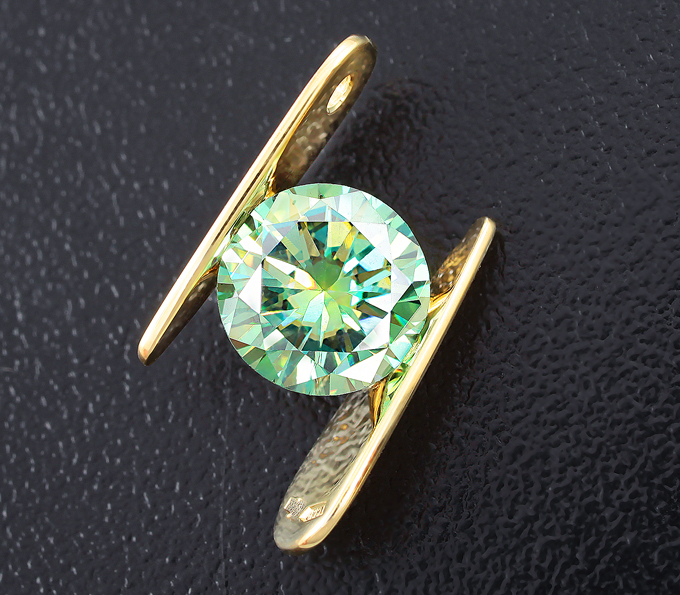 Золото Кулон с муассанитом