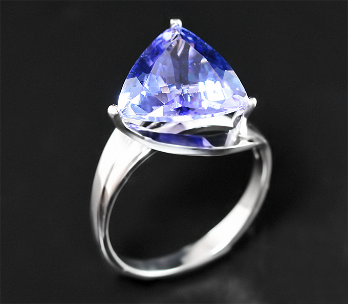Золото Кольцо с чистейшим танзанитом