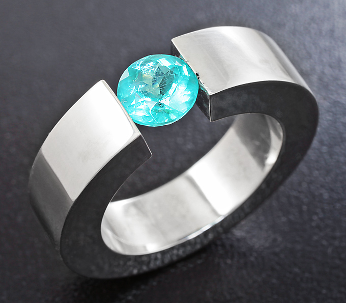 Серебро 925 Кольцо c «неоновым» апатитом