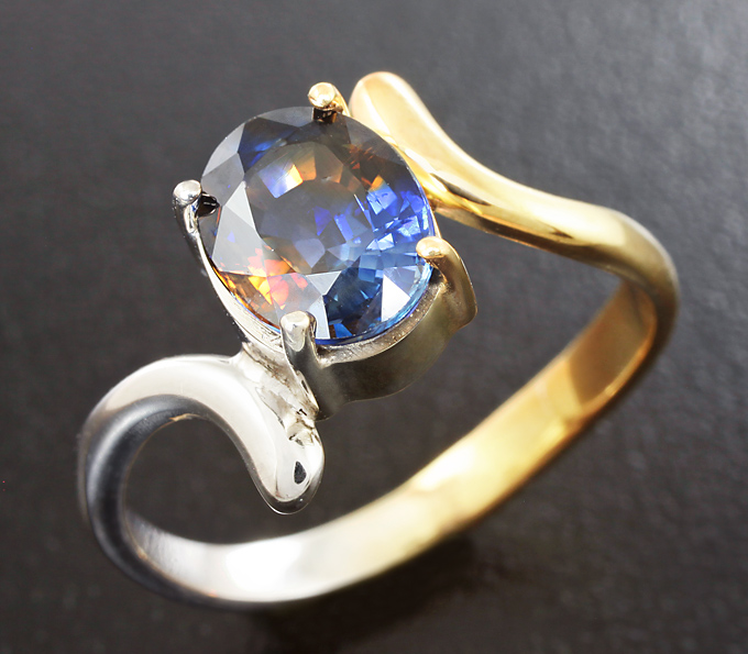 Серебро 925 Кольцо c полихромным сапфиром