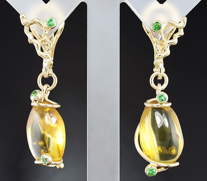 Золото Серьги с доминиканским янтарем и цаворитами гранатами