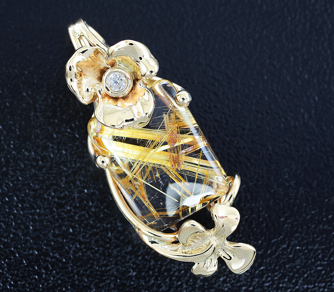 Золото Кулон с рутиловым кварцем и лейкосапфирами