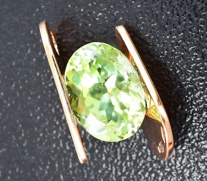 Золото Кулон с монтебразитом