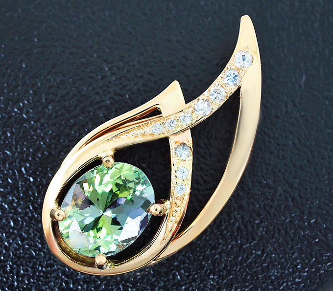 Золото Кулон с полихромным танзанитом и лейкосапфирами