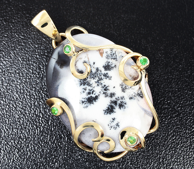 Золото Кулон с дендритическим агатом и цаворитами гранатами