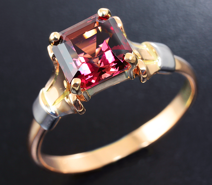 Золото Кольцо с полихромным турмалином