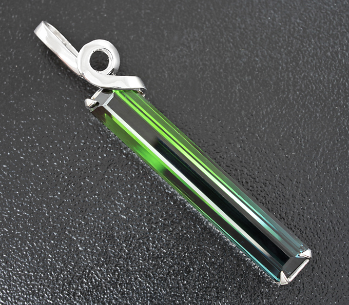 Золото Кулон с крупным полихромным турмалином