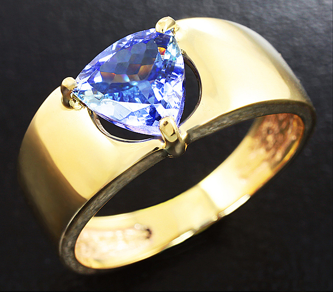 Золото Кольцо с танзанитом