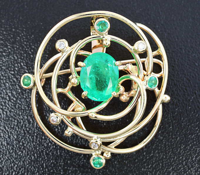 Золото Брошь/кулон с изумрудами и бриллиантами