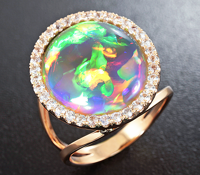 Золото Кольцо c кристаллическим эфиопским опалом и лейкосапфирами