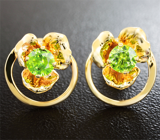 Золото Пусеты с уральскими демантоидами