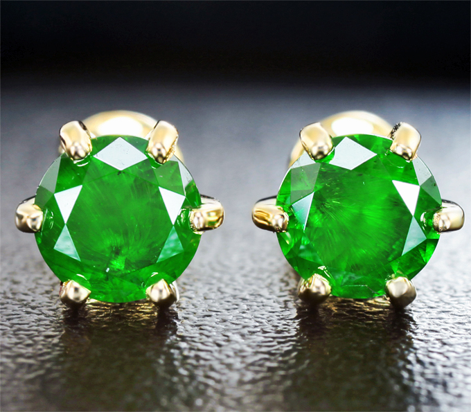 Золото Пусеты с уральскими демантоидам