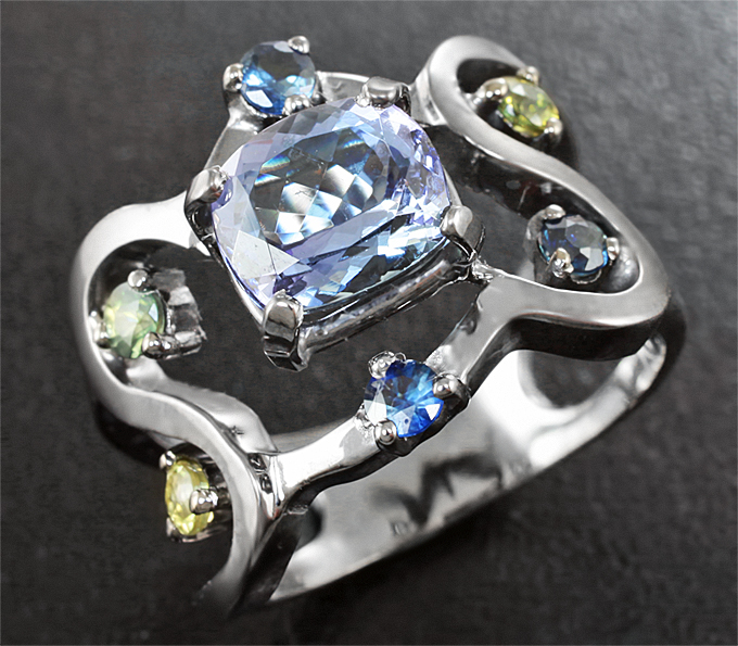 Серебро 925 Кольцо с танзанитом и разноцветными сапфирами