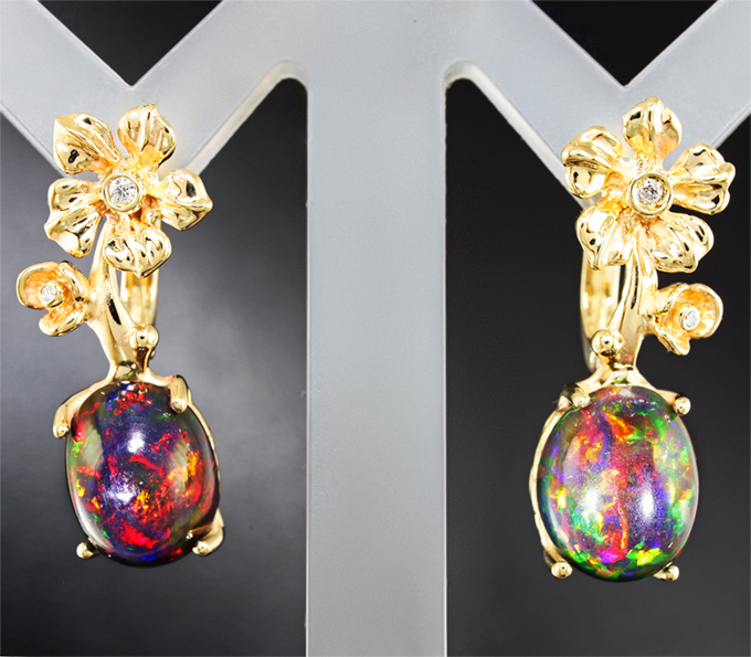 Золото Серьги с кристаллическими черными опалами и бриллиантами