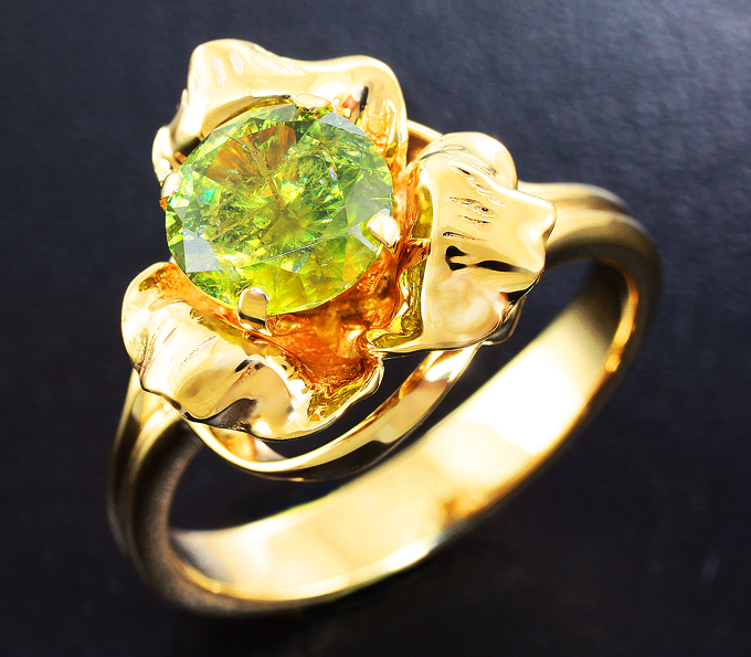 Золото Кольцо с уральским демантоидом