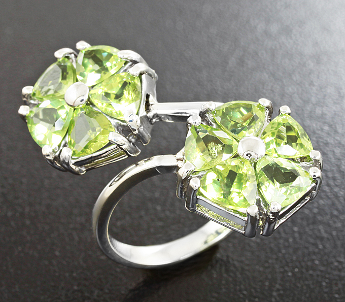 Серебро 925 Кольцо c перидотами