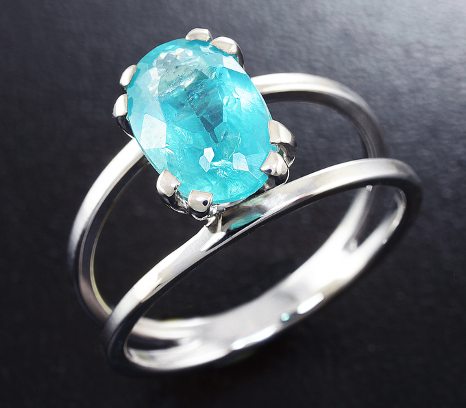 Серебро 925 Кольцо c «неоновым» апатитом