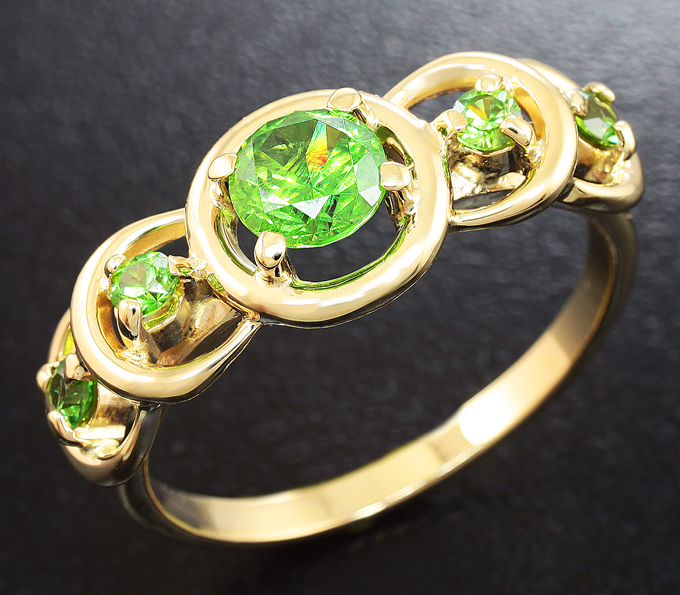 Золото Кольцо с демантоидами гранатами