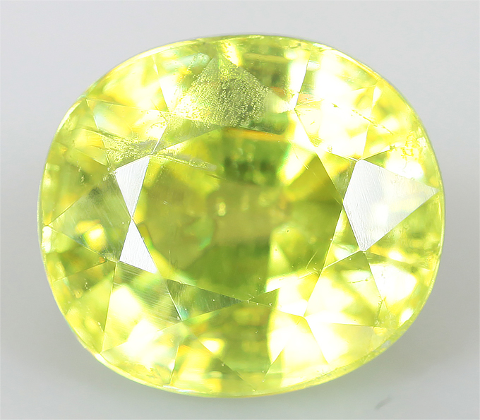 Желто-зеленый сфен 1,47 карат