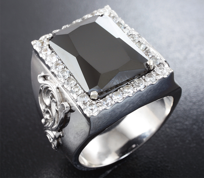 Серебро 925 Кольцо c черным ониксом и лейкосапфирами