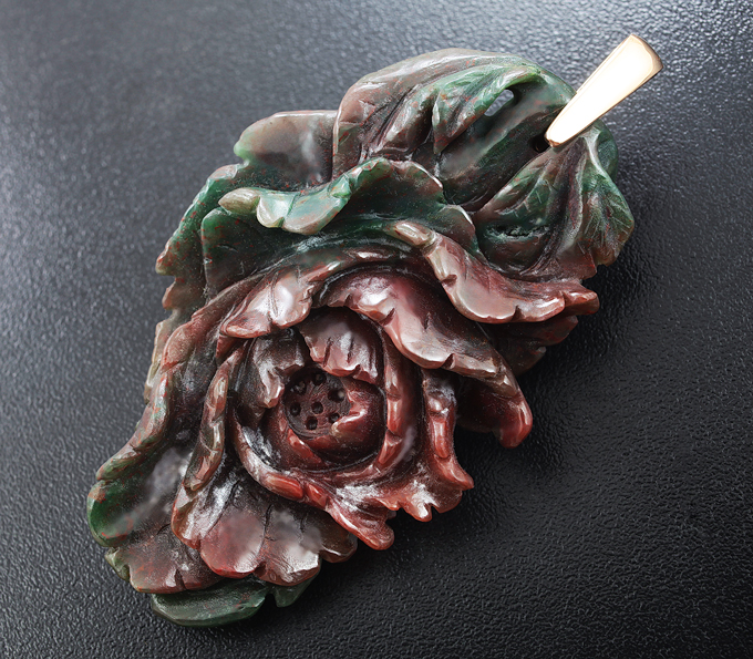 Золото Камея-подвеска «Пион» на золотой петле