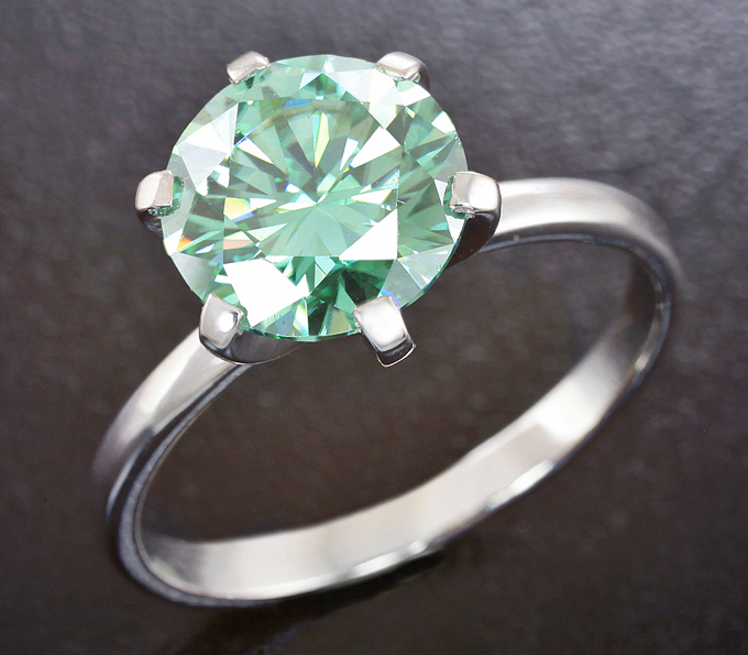 Серебро 925 Кольцо c зеленым муассанитом