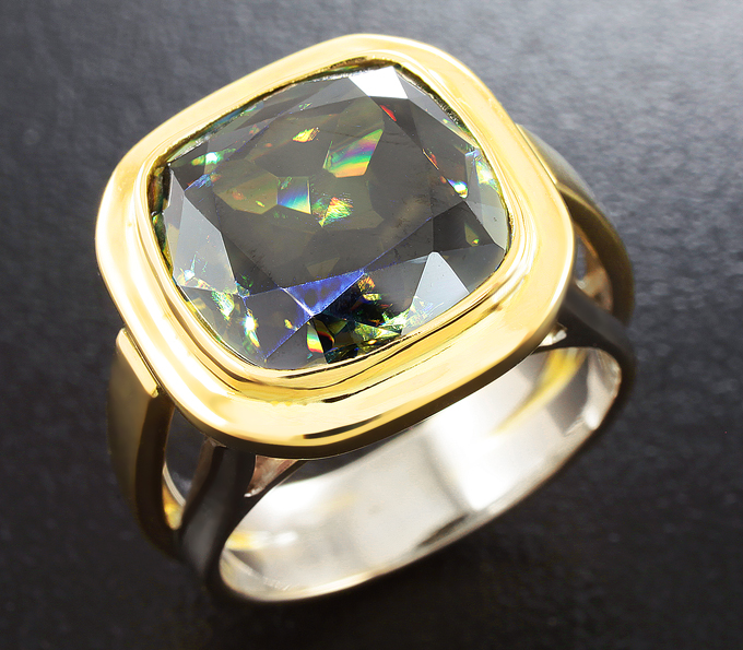 Золото Кольцо с муассанитом