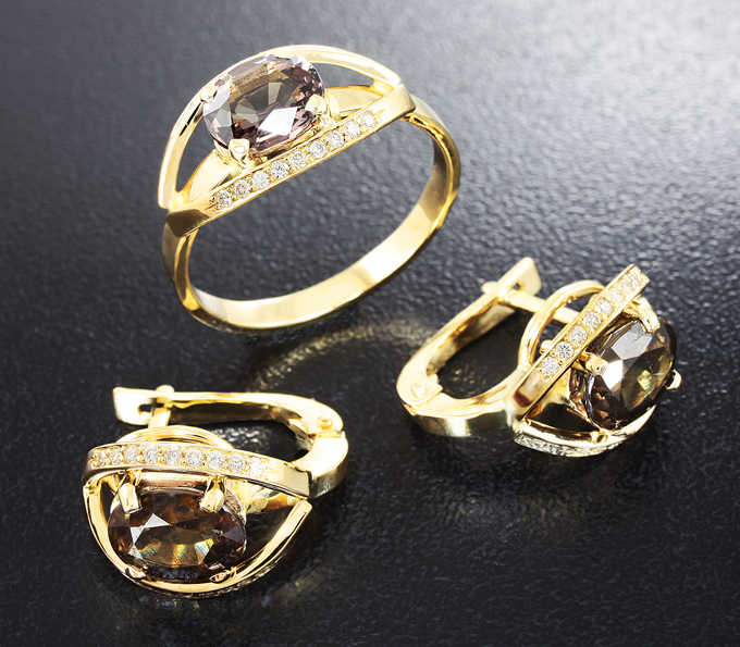 Золото Комплект с гранатами и бриллиантами