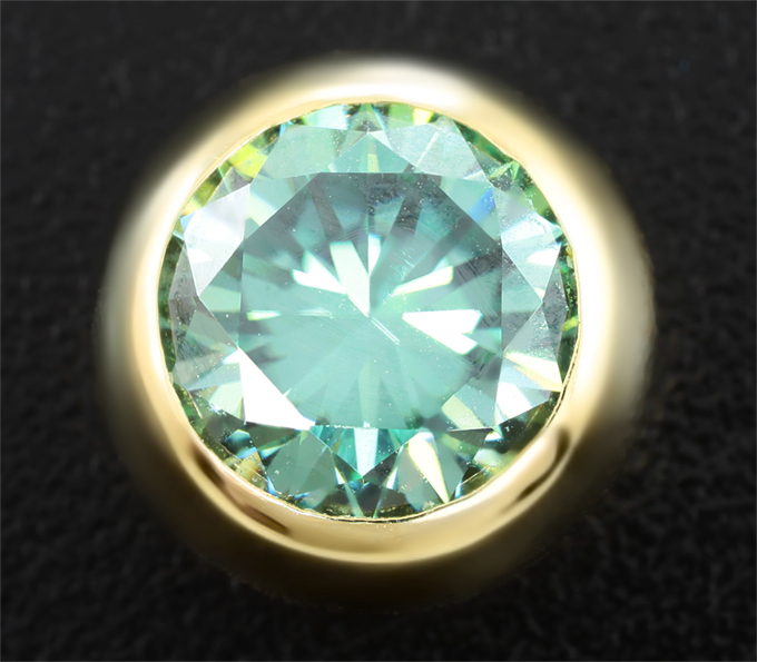 Золото Кулон с муассанитом