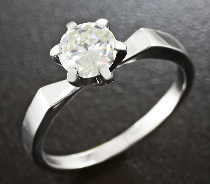 Серебро 925 Кольцо c муассанитом