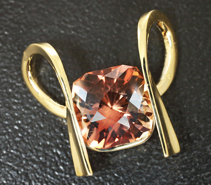 Золото Кулон с солнечным камнем