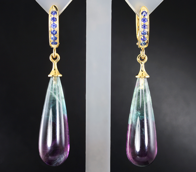 Золото Серьги с многоцветными флюоритами и синим сапфирами