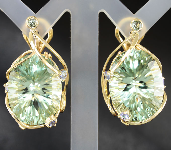 Золото Серьги с зелеными аметистами, танзанитами и сапфирами