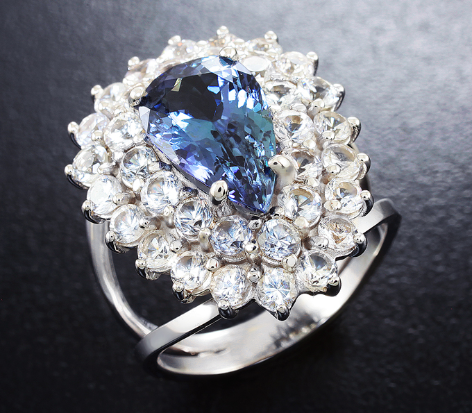 Золото Кольцо с полихромным танзанитом и лейкосапфирами