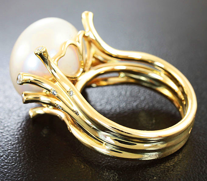 Кольцо с морской жемчужиной и бриллиантами