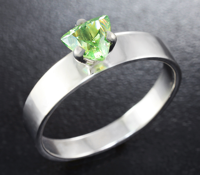 Серебро 925 Кольцо с уральским демантоидом