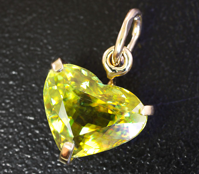 Золото Кулон со сфеном