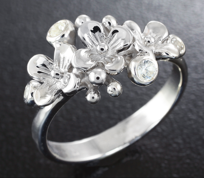 Серебро 925 Кольцо с бесцветными цирконами