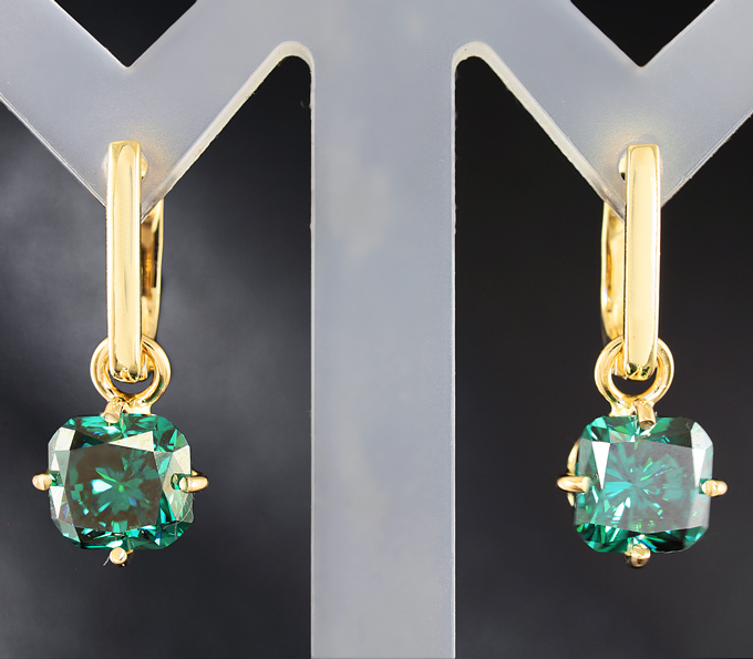 Золото Серьги с муассанитами