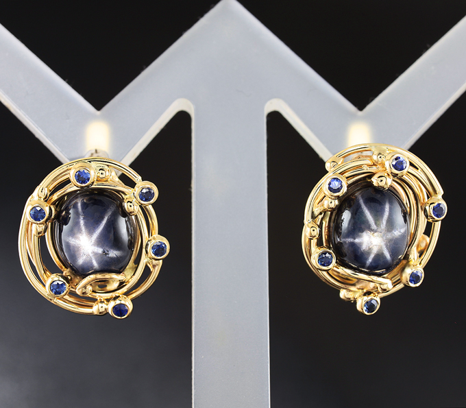 Золото Серьги со звездчатыми и синими сапфирами
