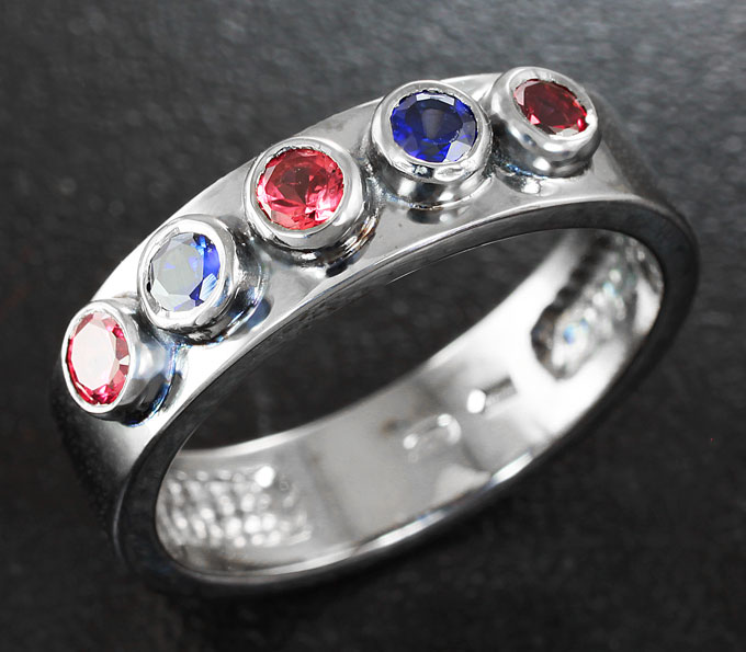 Серебро 925 Кольцо c синими и красными сапфирами