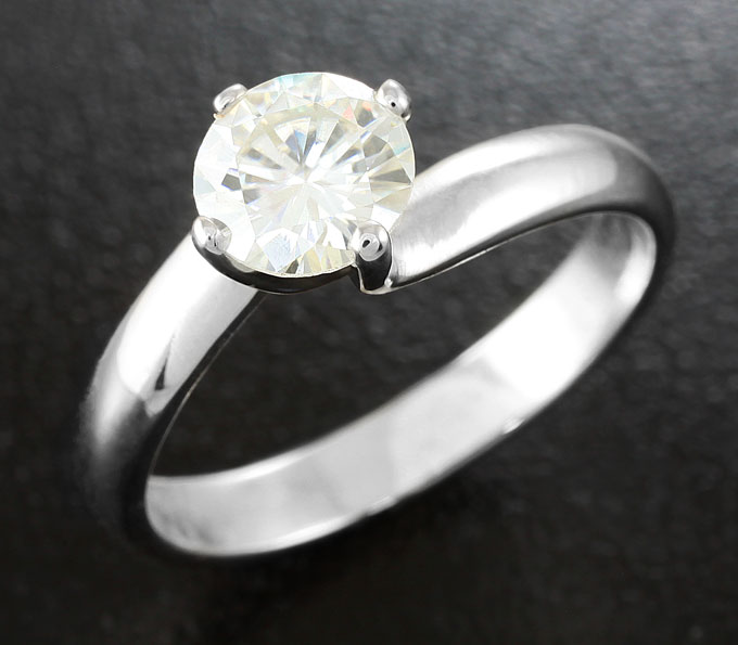 Серебро 925 Кольцо c муассанитом