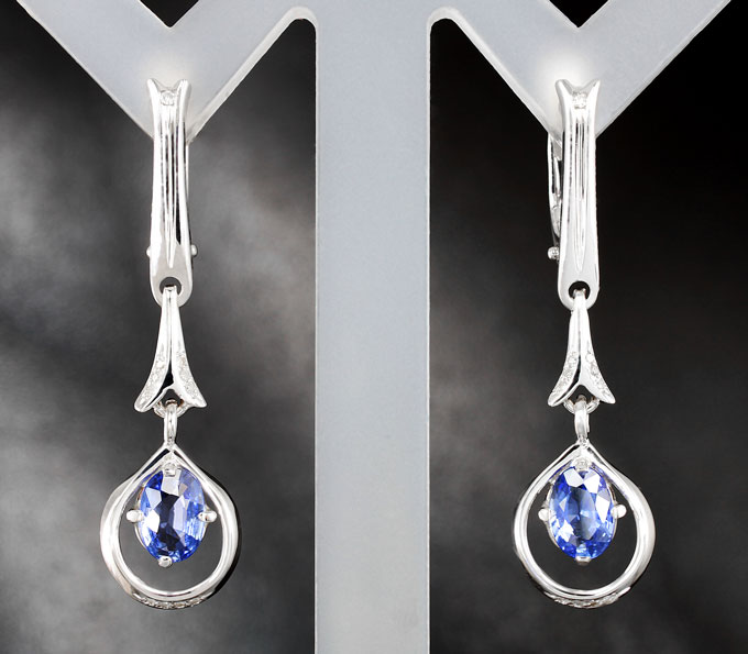 Золото Серьги с синими и бесцветными сапфирами