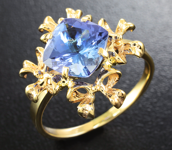 Золото Кольцо с топовым танзанитом