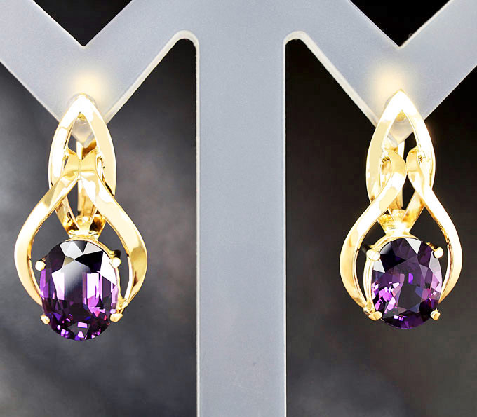 Золото Серьги со шпинелями