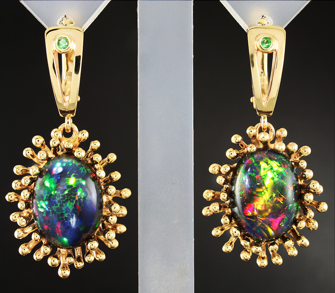 Золото Серьги с кристаллическими черными опалами и цаворитами гранатами