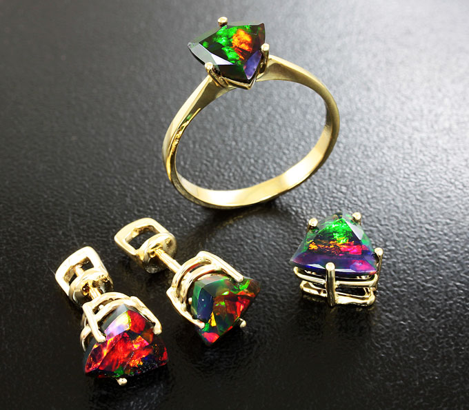 Золото Комплект с ограненными черными опалами